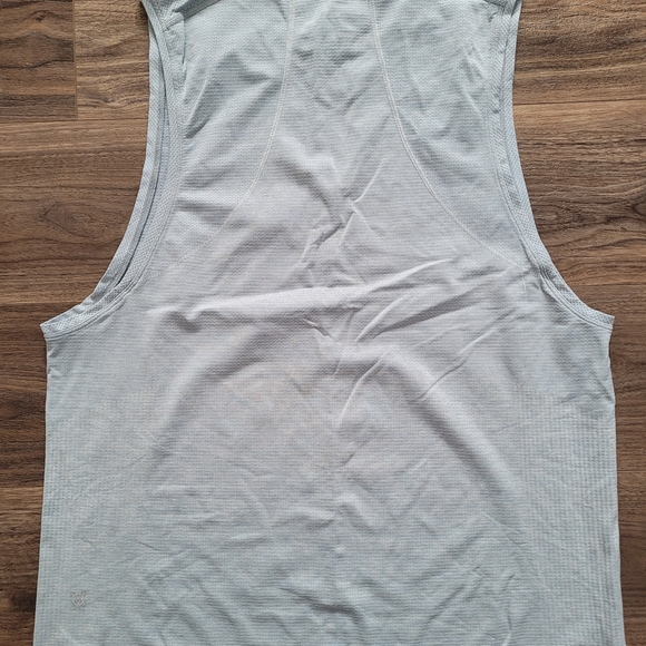 Lululemon Muscle Tee - Picture 5 of 5